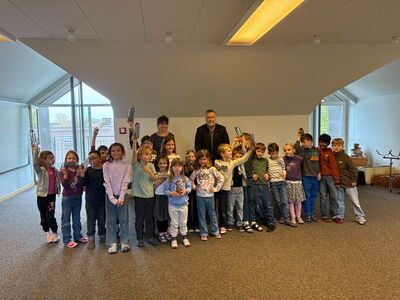 Gruppenbild Trinkflaschenübergabe