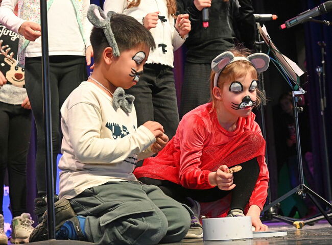 Kinder als Mäuse verkleidet