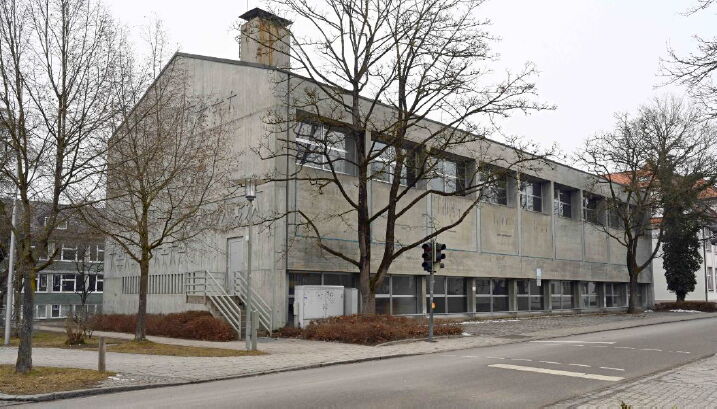 Fassade der Turnhalle der Grundschule Kirchplatz, Foto: Ursula Baumgart